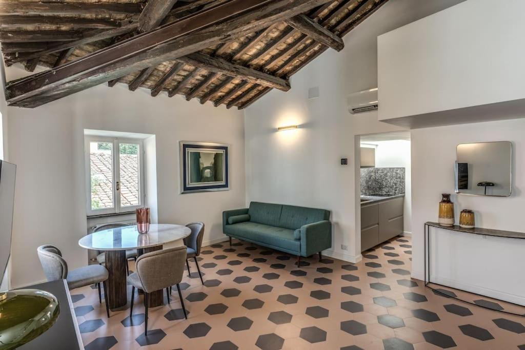 Cisterna 9 * Rome